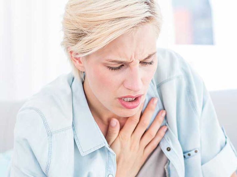 Respirar con osteocondrosis torácica provoca dolor y opresión. 