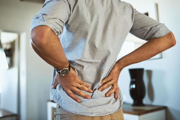 Libra el dolor con la curvatura de la columna vertebral