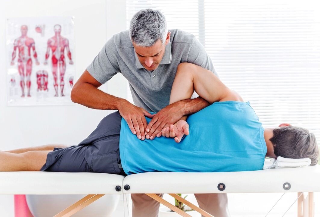 Terapia manual para eliminar el dolor en la espalda baja