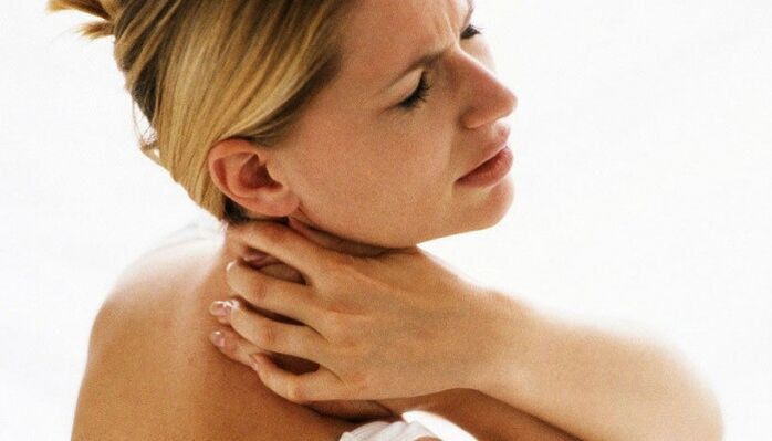 Dolor en el cuello debido a la osteocondrosis.