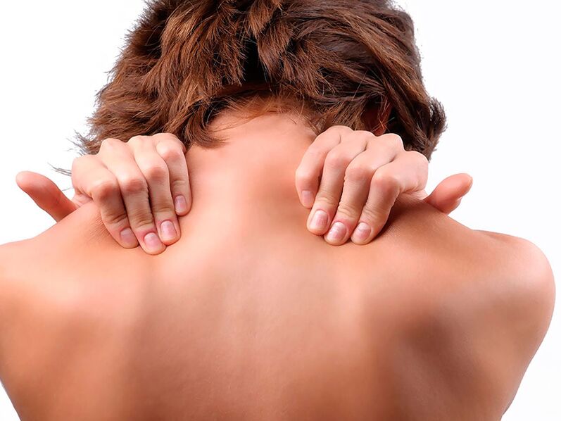 Con la osteocondrosis de la columna cervical, los músculos del cuello están tensos.