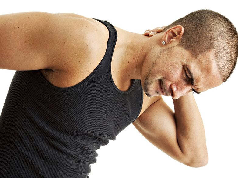 El dolor en la columna cervical es el síntoma principal de la osteocondrosis.